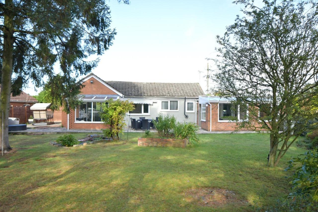 Little Hare Lodge - Spacious 2 Bedroom Attached Bungalow Woodhall Spa Bagian luar foto