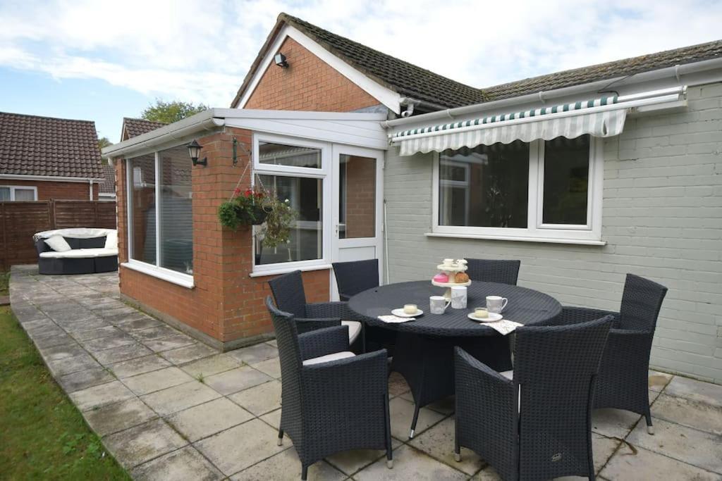 Little Hare Lodge - Spacious 2 Bedroom Attached Bungalow Woodhall Spa Bagian luar foto