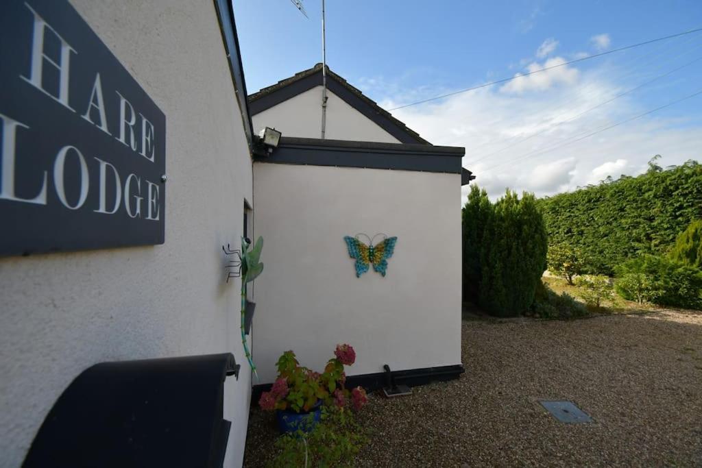 Little Hare Lodge - Spacious 2 Bedroom Attached Bungalow Woodhall Spa Bagian luar foto