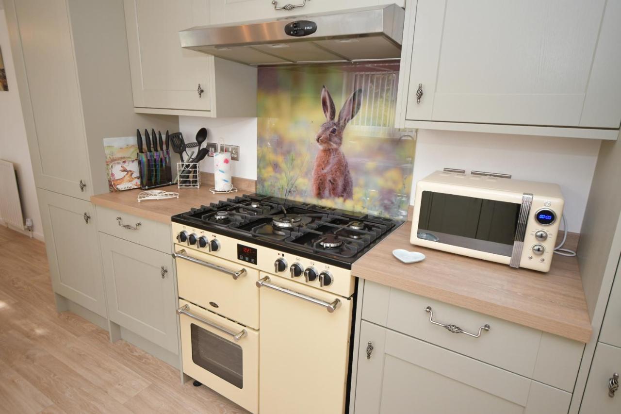 Little Hare Lodge - Spacious 2 Bedroom Attached Bungalow Woodhall Spa Bagian luar foto
